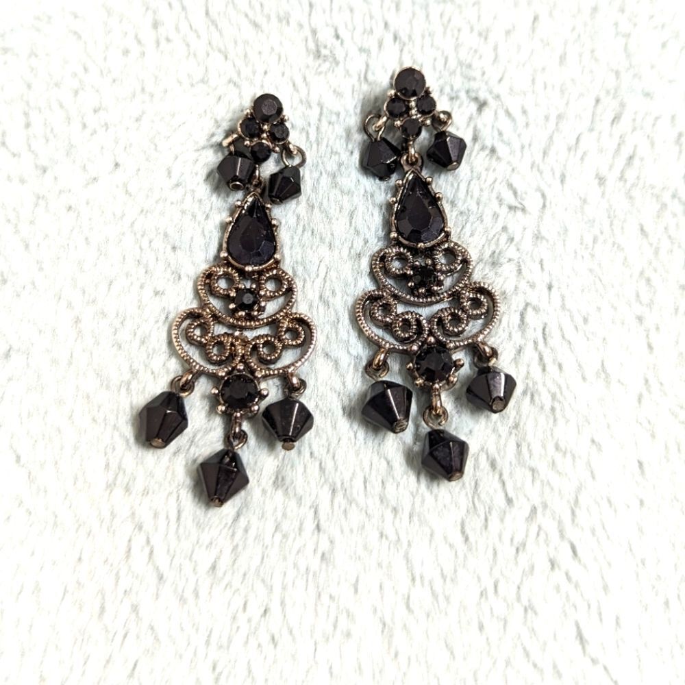 Vintage Black Bead and Antiqued Silvertone Chandelier Pierced Earrings - Picture 7 of 10